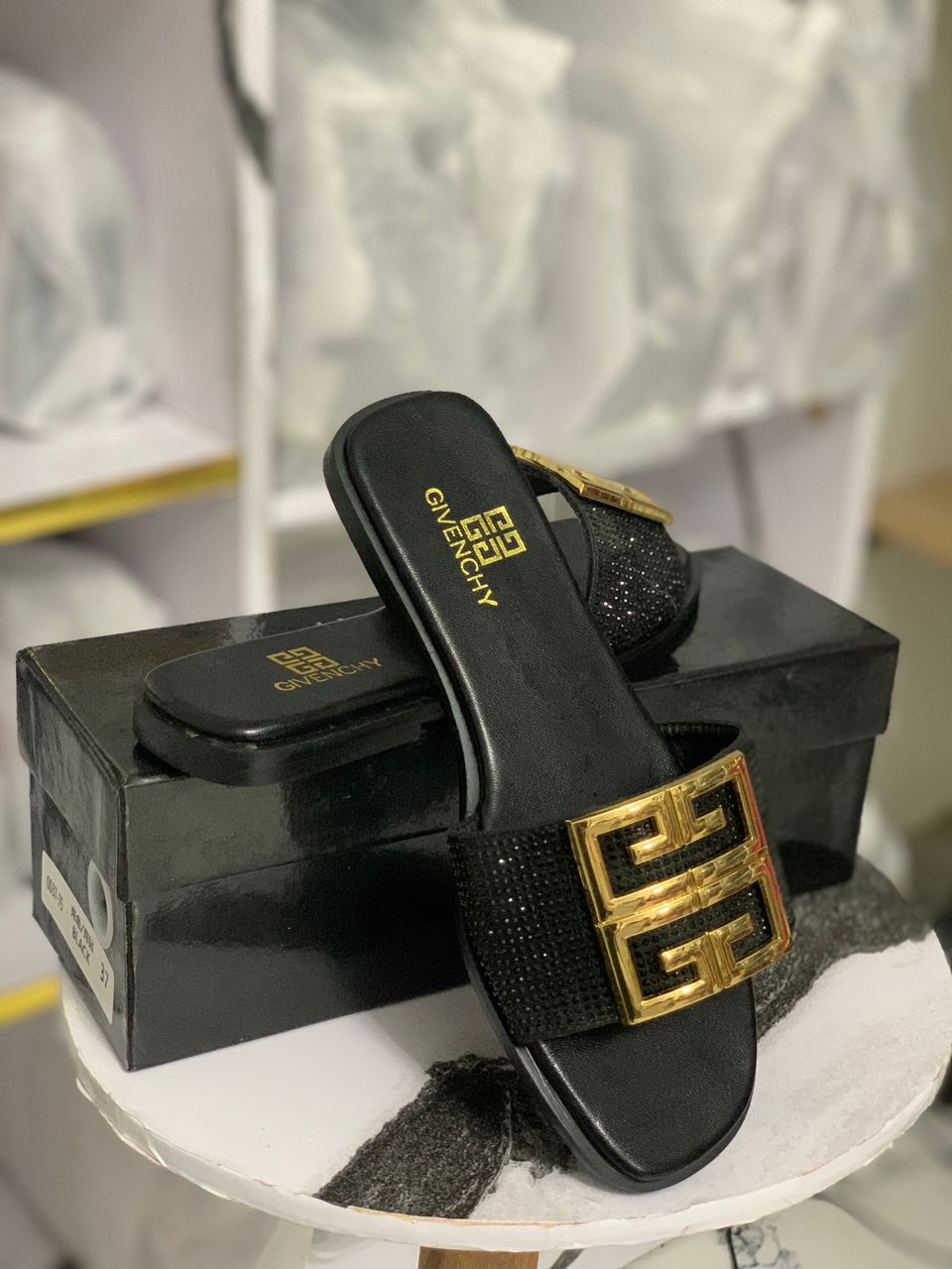 Givency slippers 